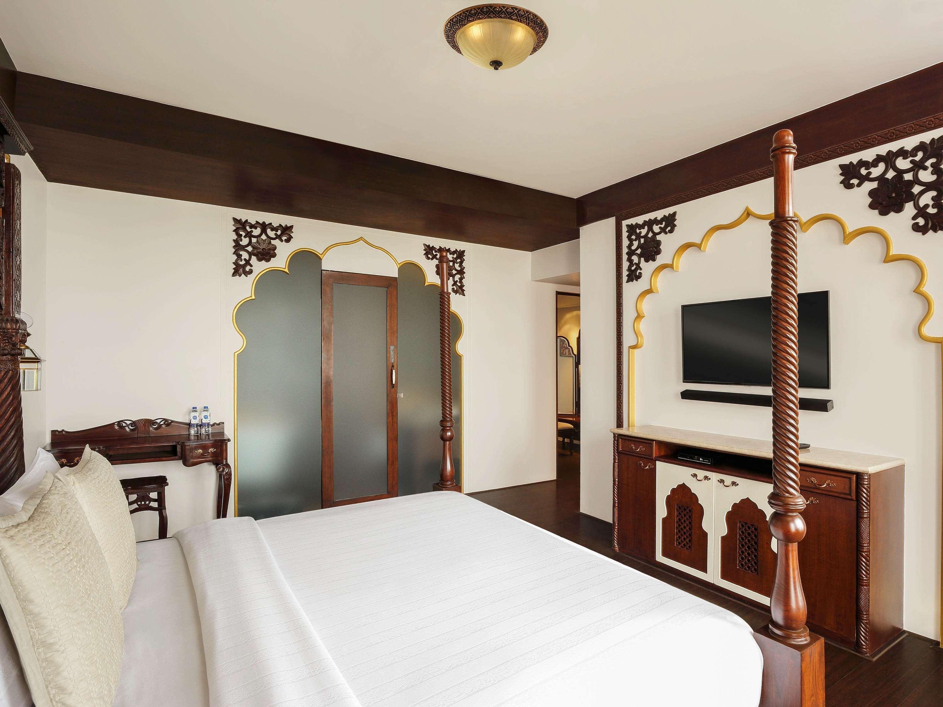 Novotel Mumbai Juhu Beach Exterior foto A bedroom at the Taj Mahal Palace