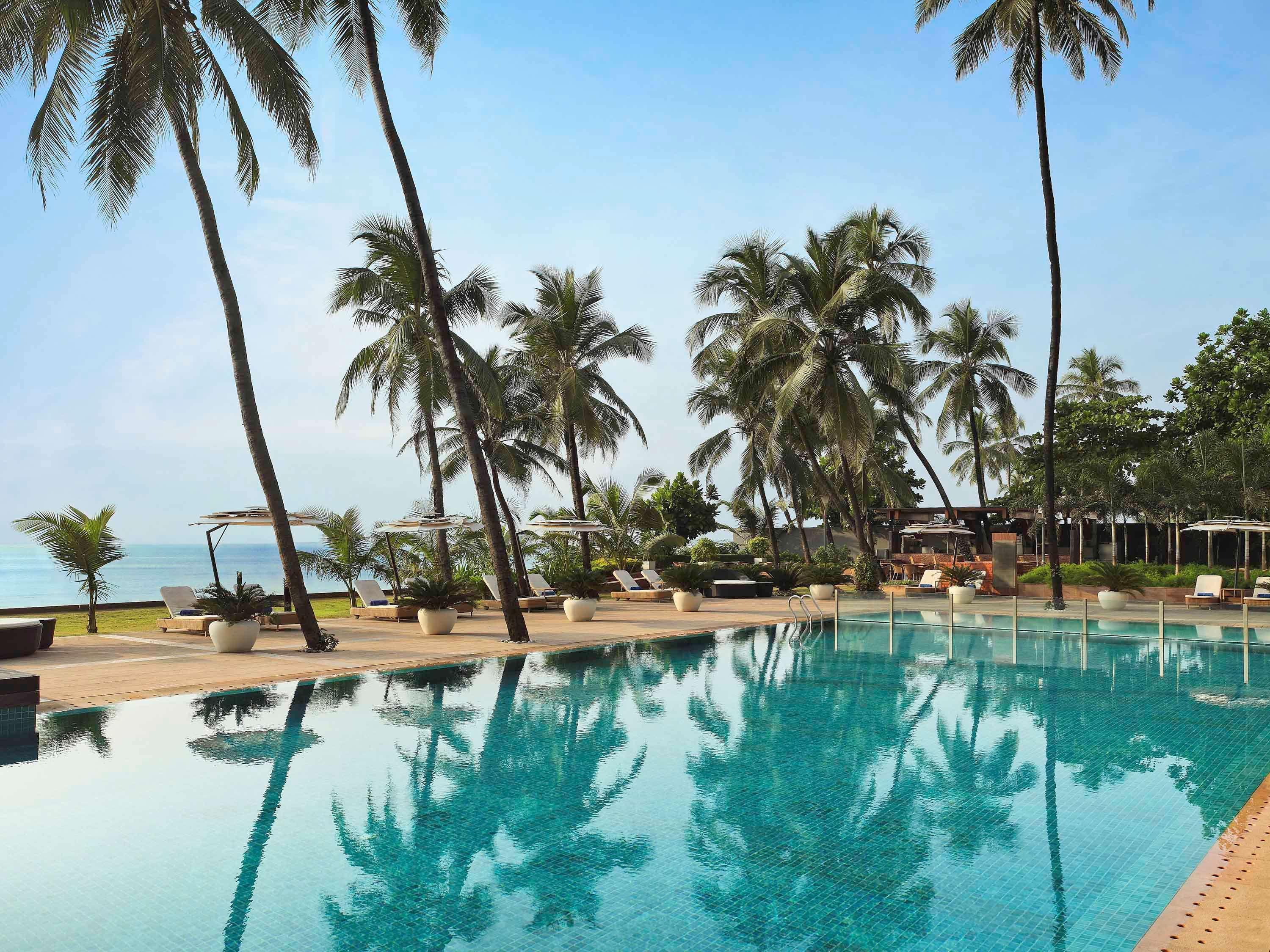 Novotel Mumbai Juhu Beach Exterior foto The pool at the Taj Bengal