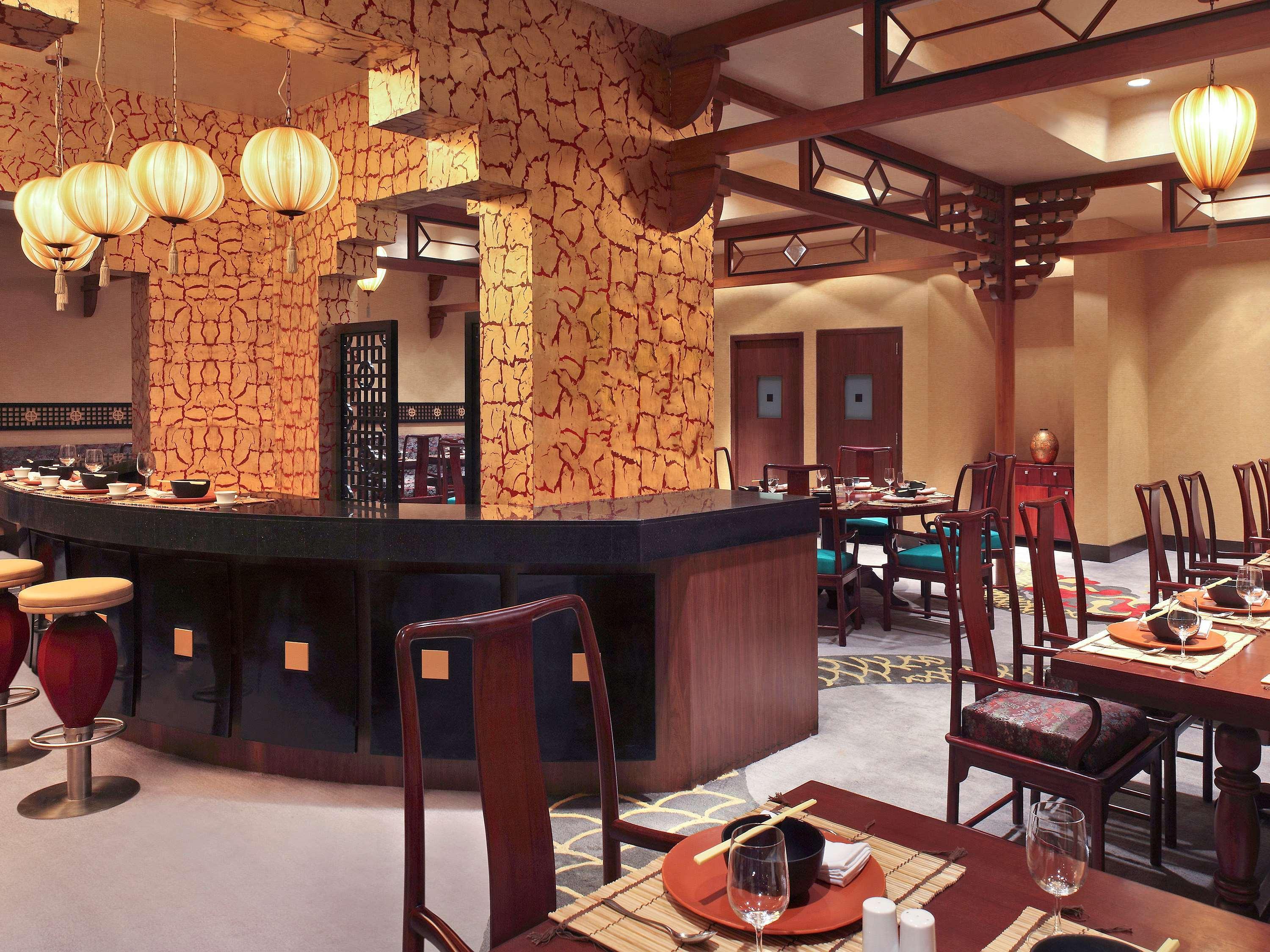 Novotel Mumbai Juhu Beach Exterior foto Interior of a restaurant