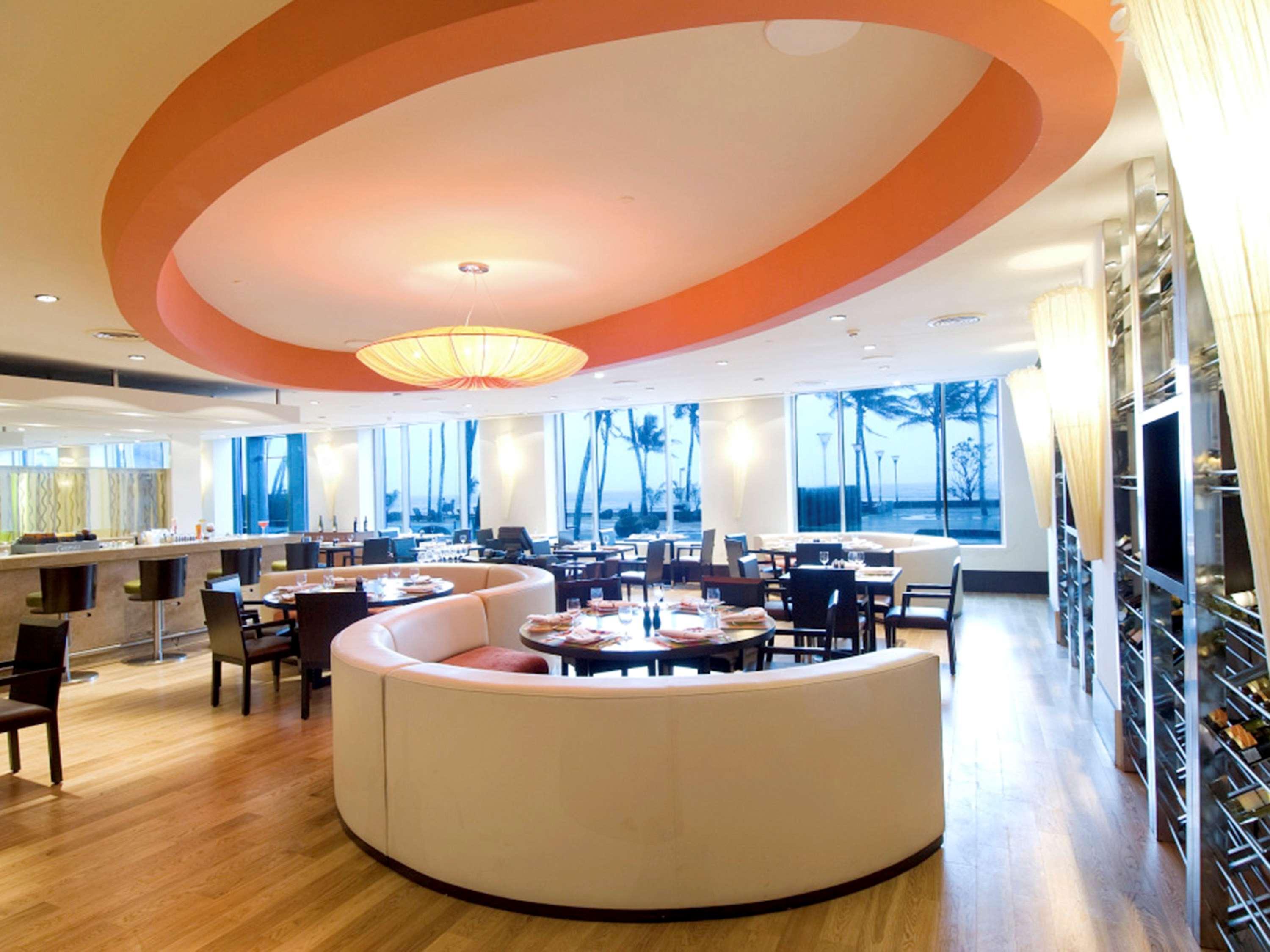 Novotel Mumbai Juhu Beach Exterior foto The restaurant