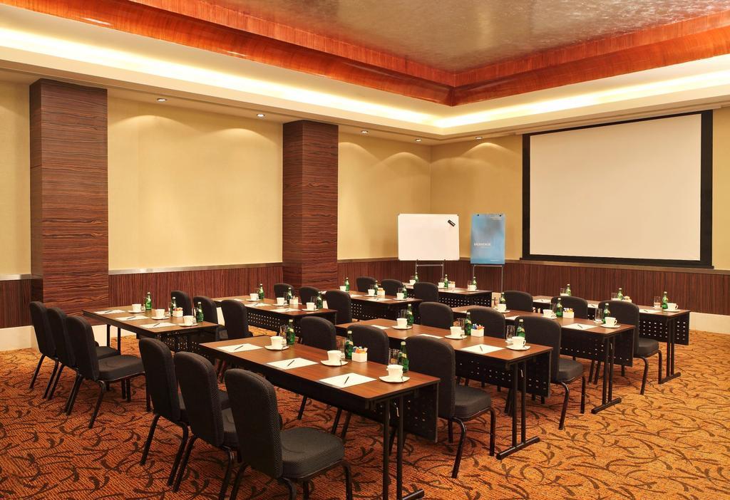 Novotel Mumbai Juhu Beach Exterior foto Meeting room